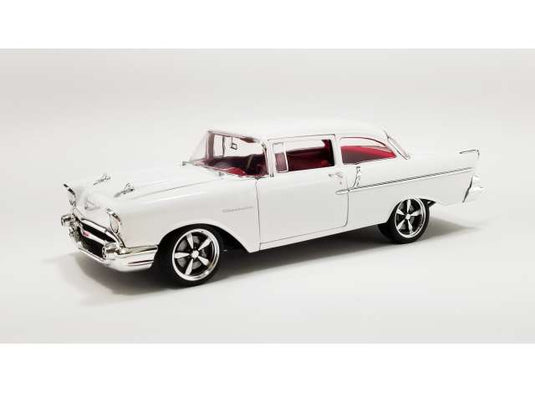 1957 Chevrolet Bel Air 150 レストモッド アワーグラス オールホワイト レッド内装/ACME 1/18ミニカー 300台限定