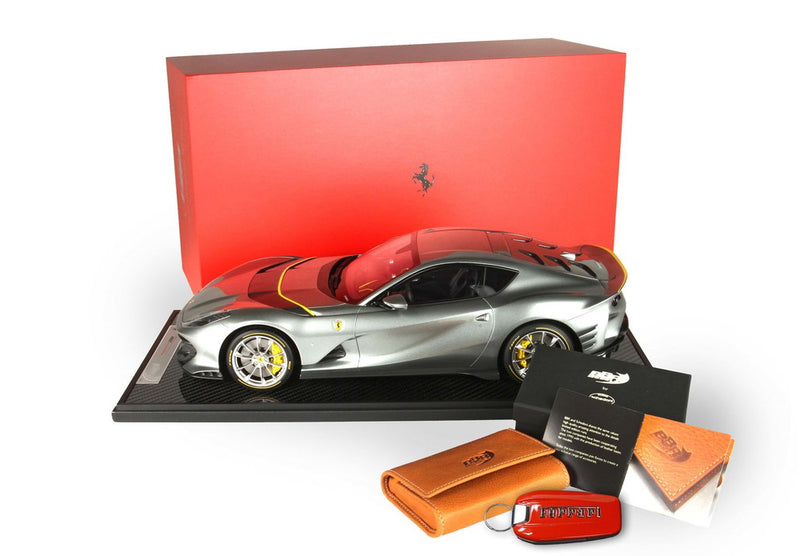 ギャラリービューアに画像をロードする, 【予約】Ferrari 812 Competizione 2021 コーバーングレー スペアキーケース クオイオスケドーニ付属/ BBR 1/12 48台限定ミニカー