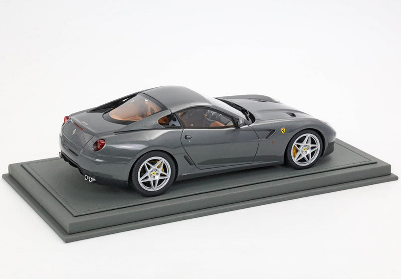 ギャラリービューアに画像をロードする, 【予約】Ferrari 599 GTB Fiorano 2006 マニュアルギア Made In Italy シルバーストーングレー クオイオカラーインテリア/ BBR 1/18 ミニカー