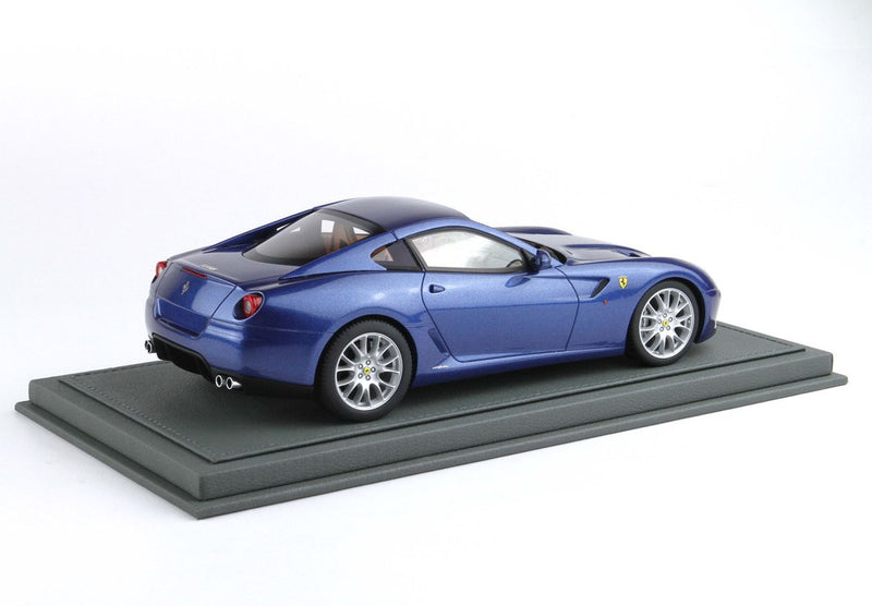 ギャラリービューアに画像をロードする, 【予約】Ferrari 599 GTB Fiorano 2006 マニュアルギア Made In Italy ブルーミラボー クオイオカラーインテリア/ BBR 1/18 72台限定ミニカー