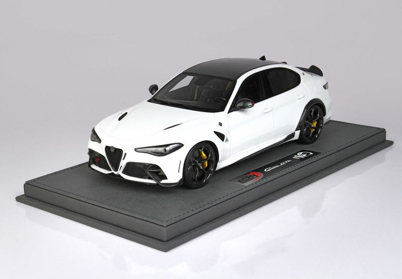 ギャラリービューアに画像をロードする, 【予約】Alfa Romeo Giulia GTA ビアンコトロフェオ イエローブレーキ ブラックシートベルト/ BBR 1/18 44台限定ミニカー