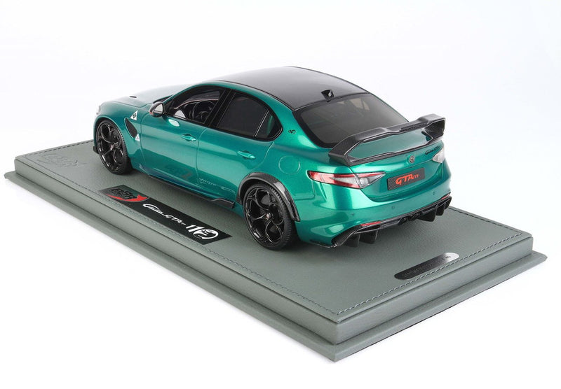 ギャラリービューアに画像をロードする, 【予約】Alfa Romeo Giulia GTAM ヴェルデモントリオール ブラックシートベルト ブラックブレーキ/ BBR 1/18 40台限定ミニカー