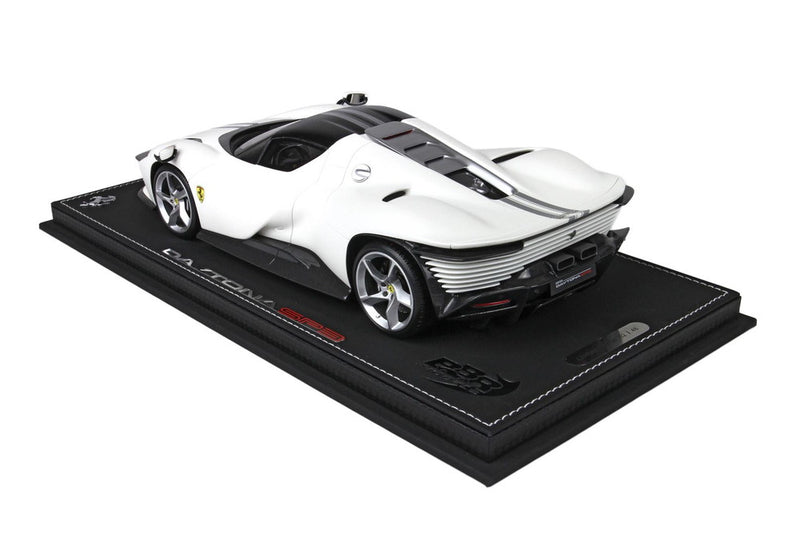 ギャラリービューアに画像をロードする, 【予約】Ferrari Daytona SP3 Iconaシリーズ クローズドルーフ マットイタリアンホワイト/ BBR 1/18 48台限定ミニカー