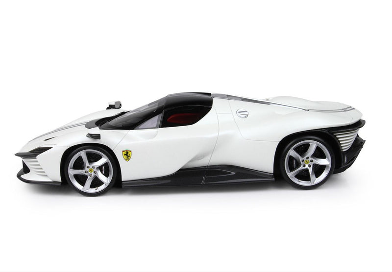 ギャラリービューアに画像をロードする, 【予約】Ferrari Daytona SP3 Iconaシリーズ クローズドルーフ マットイタリアンホワイト/ BBR 1/18 48台限定ミニカー