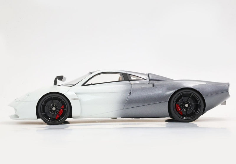 ギャラリービューアに画像をロードする, 【予約】Pagani Huayra Codalunga ビアンコマルタ フェラーリグリージョシルバーストーンシェード/ BBR 1/18 200台限定ミニカー