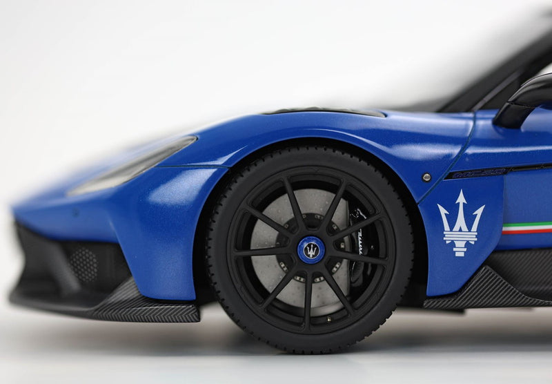 ギャラリービューアに画像をロードする, 【予約】2026年発売予定Maserati GT2 Stradale ブルーインフィニート イタリアンストライプ/ BBR 1/18 ミニカー