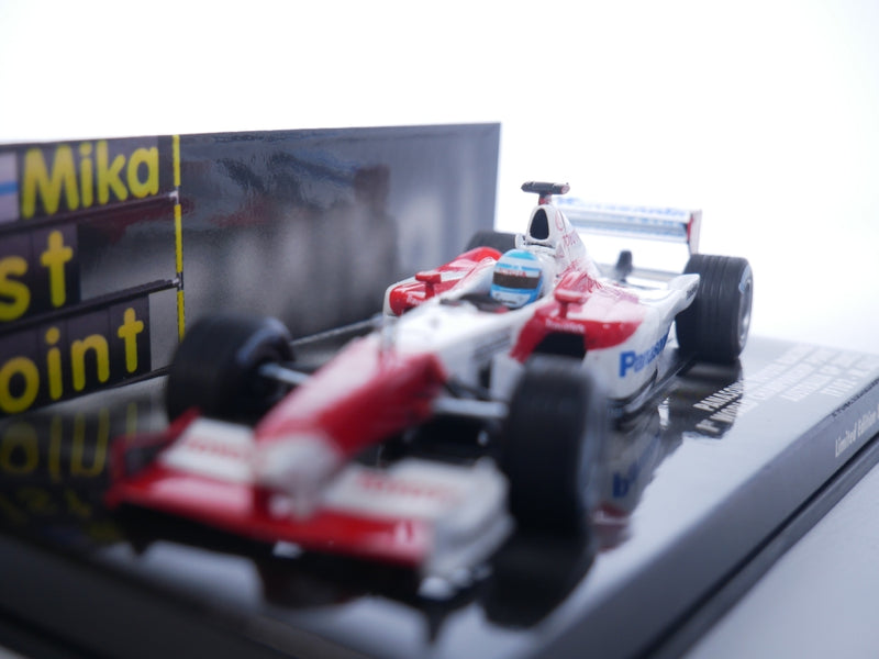 ギャラリービューアに画像をロードする, TOYOTA - F1 TF102 N 24 1st POINT AUSTRALIAN GP 2002 MIKA SALO - WHITE RED /Minichamps 1/43 ミニカー