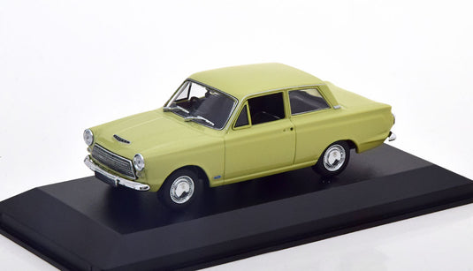 フォード コルティナ MK1 1962 クリーム Maxichampsコレクション/ MINICHAMPS 1/43 ミニカー
