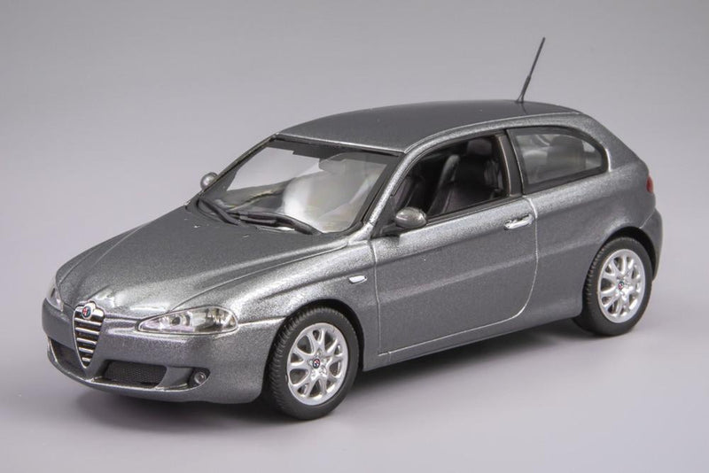 ギャラリービューアに画像をロードする, Alfa Romeo 147 2005 グレーメタリック/ Maxichamps 1/43 ミニカー