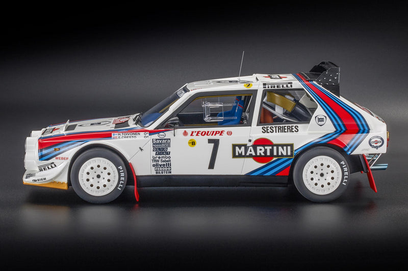 ギャラリービューアに画像をロードする, LANCIA - DELTA S4 TEAM MARTINI RACING N 7 WINNER RALLY MONTECARLO 1986 HENRI TOIVONEN - SERGIO CRESTO - WHITE BLUE RED/TOPMARQUES 1/12ミニカー