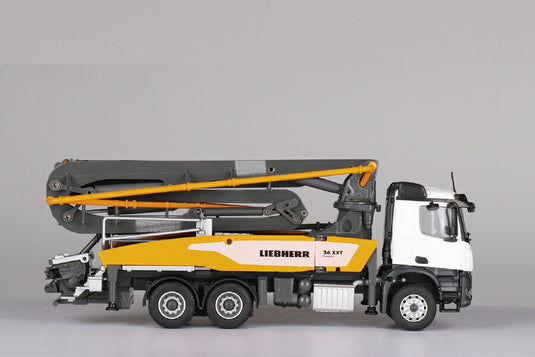 Mercedes Benz Arocs Liebherr 36 XXT トラック / CONRAD 1/50 建設機械模型 工事車両