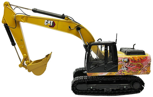 Caterpillar 320 GX 油圧ショベル (ドラゴントーテム装飾) - ハイラインシリーズ トレーラー / Diecast Masters 1/50 建設機械模型 工事車両