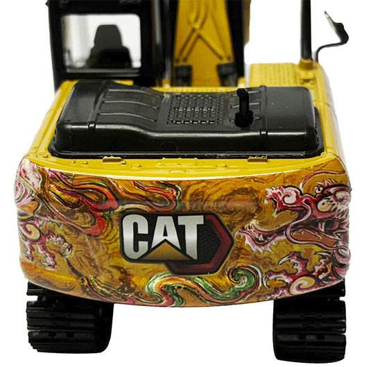 Caterpillar 320 GX 油圧ショベル (ドラゴントーテム装飾) - ハイラインシリーズ トレーラー / Diecast Masters 1/50 建設機械模型 工事車両