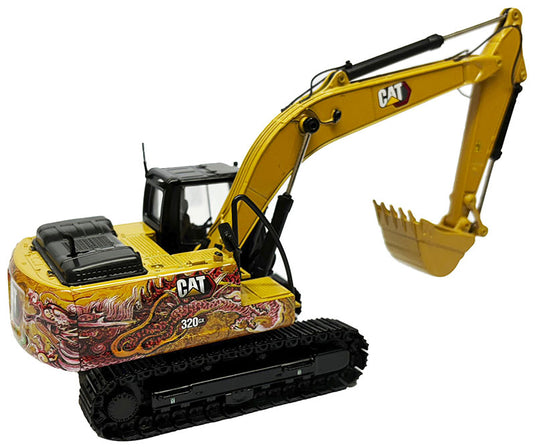 Caterpillar 320 GX 油圧ショベル (ドラゴントーテム装飾) - ハイラインシリーズ トレーラー / Diecast Masters 1/50 建設機械模型 工事車両