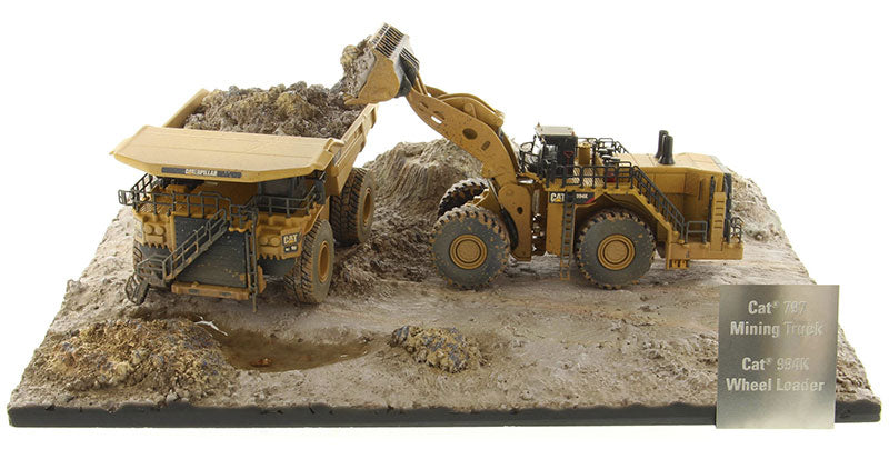 ギャラリービューアに画像をロードする, ウェザリング仕様 Caterpillar 994K ホイールローダー & CAT 797 マイニングトラック - ウェザリングシリーズ 掘削機 / Diecast Masters 1/125 建設機械模型 工事車両
