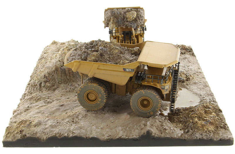 ギャラリービューアに画像をロードする, ウェザリング仕様 Caterpillar 994K ホイールローダー & CAT 797 マイニングトラック - ウェザリングシリーズ 掘削機 / Diecast Masters 1/125 建設機械模型 工事車両