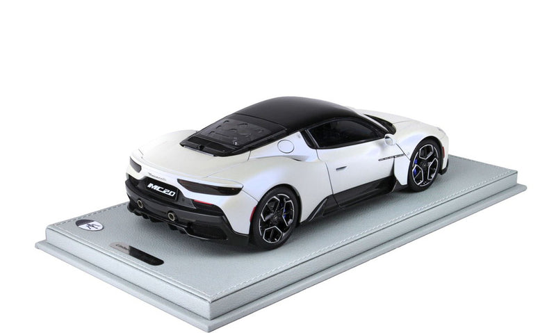 ギャラリービューアに画像をロードする, 【予約】Maserati MC20 フルオープンダイキャスト スペシャルカラー ビアンコアウダーチェ ディスプレイ付き/ BBR 1/18 300台限定ミニカー