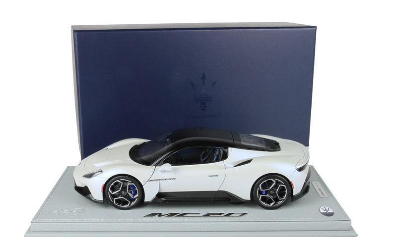 ギャラリービューアに画像をロードする, 【予約】Maserati MC20 フルオープンダイキャスト スペシャルカラー ビアンコアウダーチェ ディスプレイ付き/ BBR 1/18 300台限定ミニカー