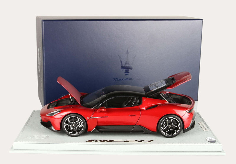 ギャラリービューアに画像をロードする, 【予約】Maserati MC20 メタリックレッドヴィンチェンテ ブラックルーフ フルオープンダイキャスト ショーケース付属/ BBR 1/18 150台限定ミニカー