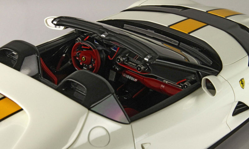 ギャラリービューアに画像をロードする, Ferrari 812 Competizione AAvus White Con Riga Gialla/BBR 1/18ミニカー