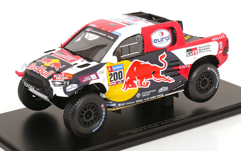 ギャラリービューアに画像をロードする, Toyota GR DKR Hilux T1+ ダカールラリー優勝 Al Attiyah Baumel 2023 ケース付/ Spark 1/18 ミニカー
