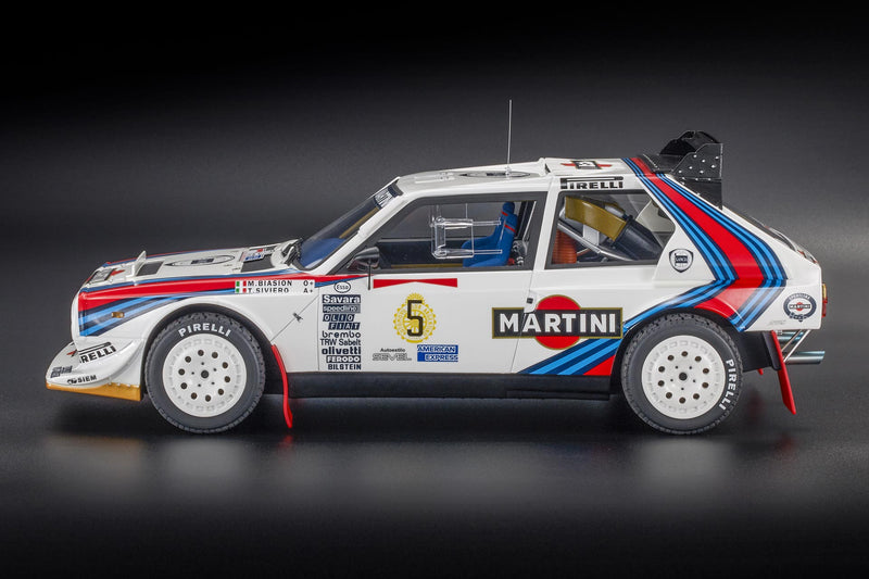 ギャラリービューアに画像をロードする, LANCIA デルタ S4 マルティーニ・レーシングチーム 5号車 1986年アルゼンチンラリー優勝 ドライバー:ミキ・ビアシオン/ティツィアーノ・シビエロ ホワイト/ブルー/レッド/TOPMARQUES 1/12ミニカー