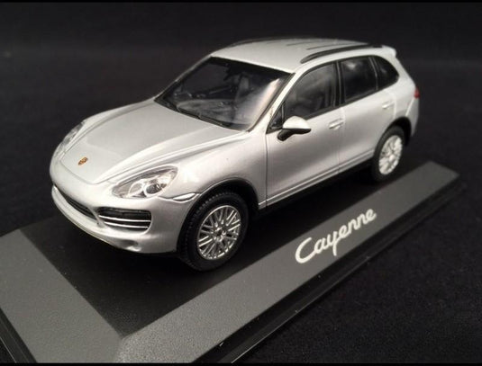 Porscheポルシェディーラーモデル Cayenne 2011 silver 1/43 Minichamps
