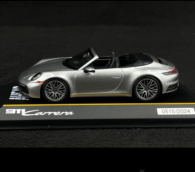 ギャラリービューアに画像をロードする, Porscheポルシェディーラーモデル 911 Carrera Cabriolet Type 992 2022 Silver grey 1/43 Minichamps