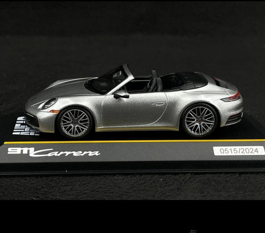 Porscheポルシェディーラーモデル 911 Carrera Cabriolet Type 992 2022 Silver grey 1/43 Minichamps
