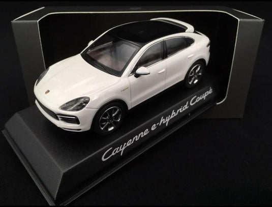 Porscheポルシェディーラーモデル Cayenne e-hybrid Coupe 2019 white 1/43 Norev
