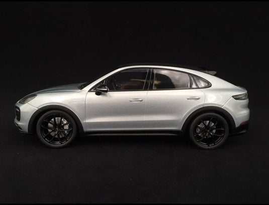 Porscheポルシェディーラーモデル Cayenne S Coupe 2019 dolomit grey 1/18 Norev