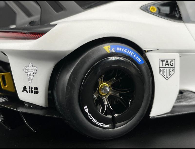 ギャラリービューアに画像をロードする, Porscheポルシェディーラーモデル Mission R 2021 White / Red 1/18 Spark