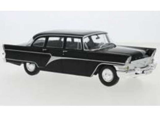 1960 GAZ 13 チャイカ ブラック/WHITEBOX 1/24ミニカー