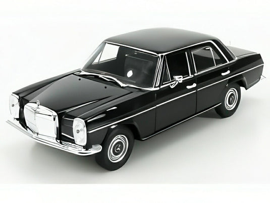 【予約】MERCEDES BENZ 220D (W115) 1968 ブラック/ WELLY 1/24 ミニカー
