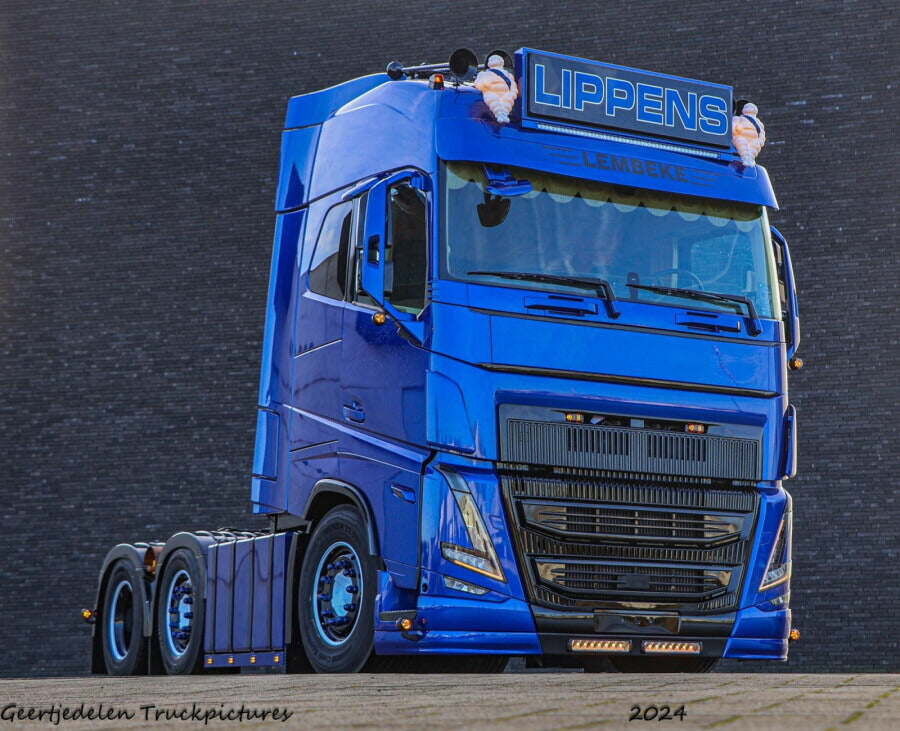 【予約】2025年発売予定LIPPENS VOLVO FH5 GLOBETROTTER 6X2 ツインステア トレーラー/WSI 1/50 –  ラストホビー