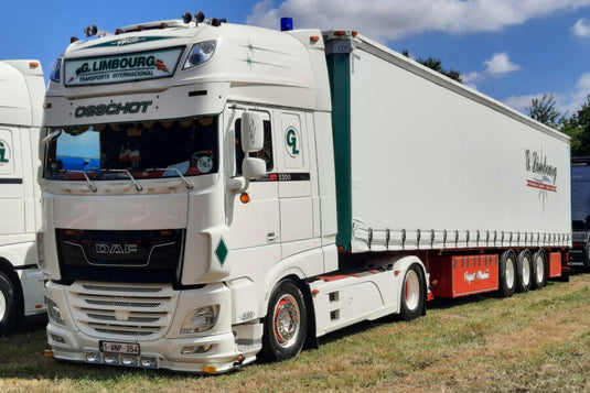 【予約】2026年発売予定 LIMBOURG DAF XF スーパースペースキャブ MY2017 4X2 カーテンサイドトレーラー 3軸 トレーラー / WSI 1/50 建設機械模型 工事車両