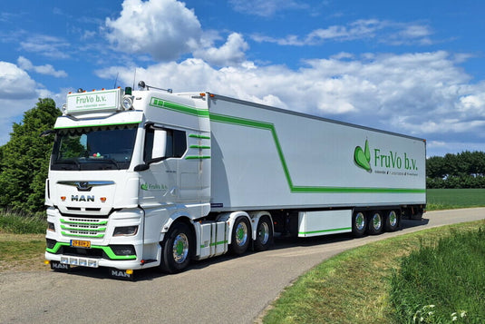 【予約】2026年発売予定 FRUVO B.V. MAN TGX GX 6X2 ツインステア 冷凍トレーラー 3軸 トレーラー / WSI 1/50 建設機械模型 工事車両