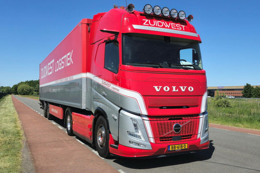 【予約】2026年発売予定 ZUIDWEST LOGISTIEK VOLVO FH エアロ グローブトロッター XL 4X2 トライデック ボックストレーラー 2軸 トレーラー / WSI 1/50 建設機械模型 工事車両