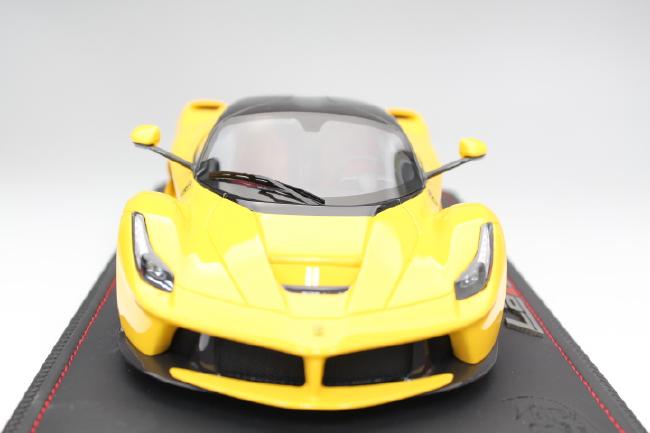 ギャラリービューアに画像をロードする, Ferrari ラ・フェラーリ Geneve AutoShow 2013 グロスイエロー /カーボンファイバールーフ 49台限定 /BBR 1/18レジンミニカー