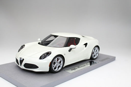 Alfa Romeoアルファロメオ 4c 2013 ホワイト /BBR 1/18レジンミニカー