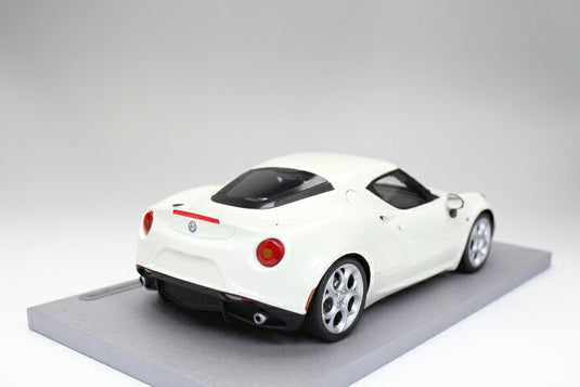 Alfa Romeoアルファロメオ 4c 2013 ホワイト /BBR 1/18レジンミニカー