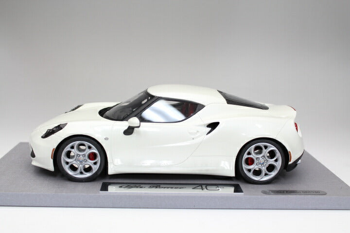ギャラリービューアに画像をロードする, Alfa Romeoアルファロメオ 4c 2013 ホワイト /BBR 1/18レジンミニカー