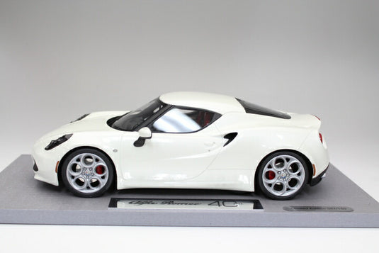 Alfa Romeoアルファロメオ 4c 2013 ホワイト /BBR 1/18レジンミニカー