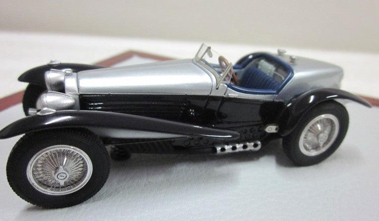ギャラリービューアに画像をロードする, ブガッティ Type 57/59 スーパースポーツ スペシャルロードスター 1937 sn57608 ダークブルー/シルバー 170台限定 /ilarioイラリオ 1/43 レジン ミニカー