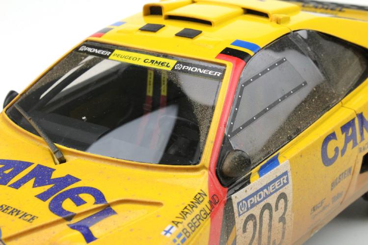 ギャラリービューアに画像をロードする, 【予約】6月以降発売予定Peugeotプジョー 405 GT T-16 Paris Dakar Winner 1990 dirty /TOPMARQUES 1/18 ミニカー