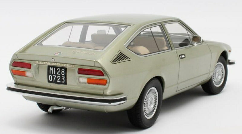 ギャラリービューアに画像をロードする, Alfa Romeo Alfetta GT green metallic 1975 /Cult Models 1/18 ミニカー
