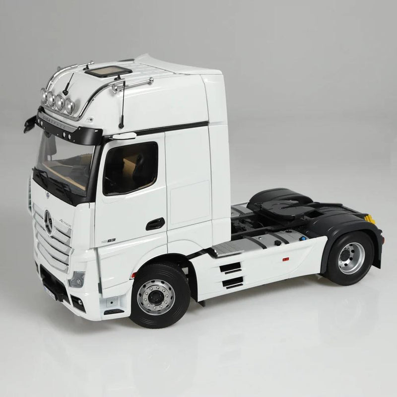 ギャラリービューアに画像をロードする, Mercedes-Benz Actros GigaSpace 4x2 white トラック トラクタ/NZG 1/18 模型