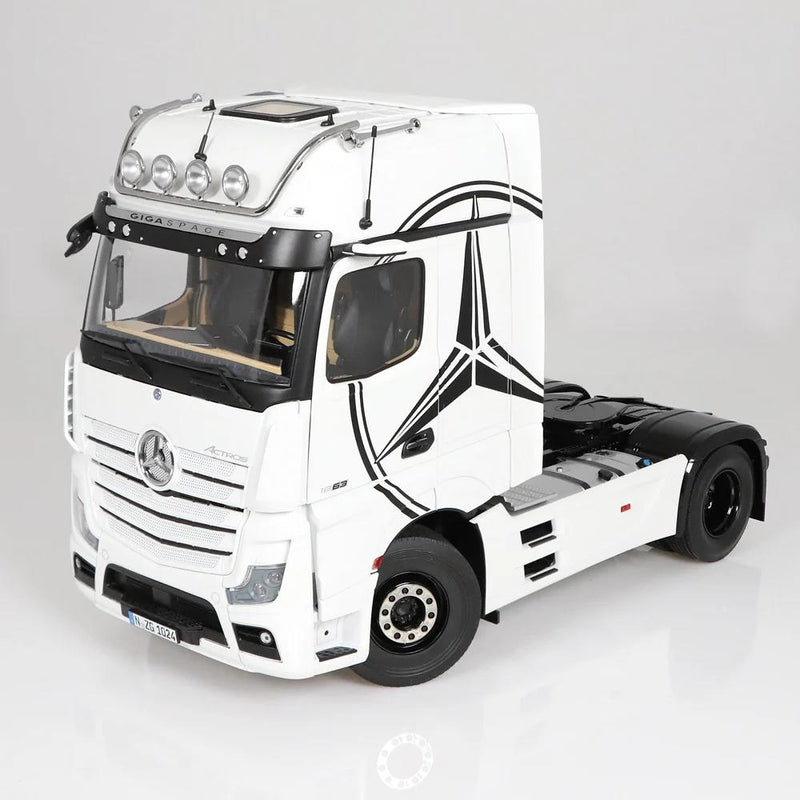 ギャラリービューアに画像をロードする, Mercedes-Benz Actros GigaSpace 4x2 white with star トラック トラクタ/NZG 1/18 模型