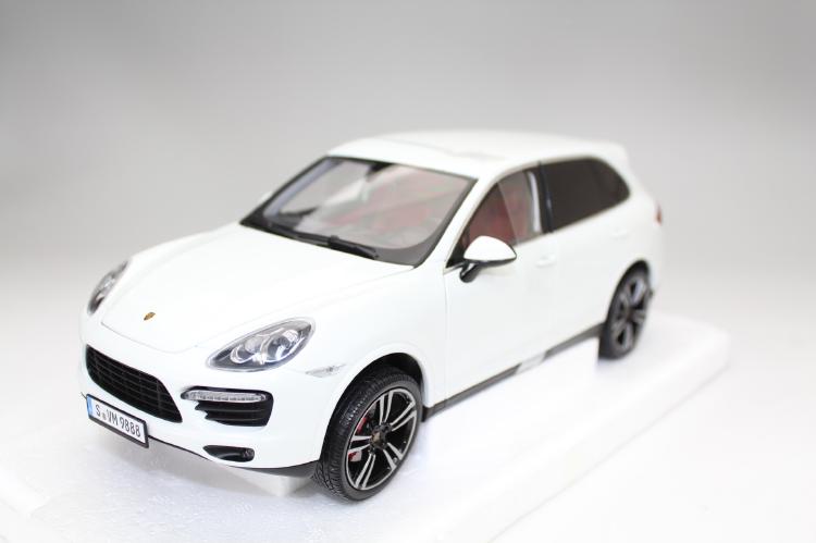 ポルシェ特注 Porsche カイエンターボ S 2012 ホワイト /Minichamps