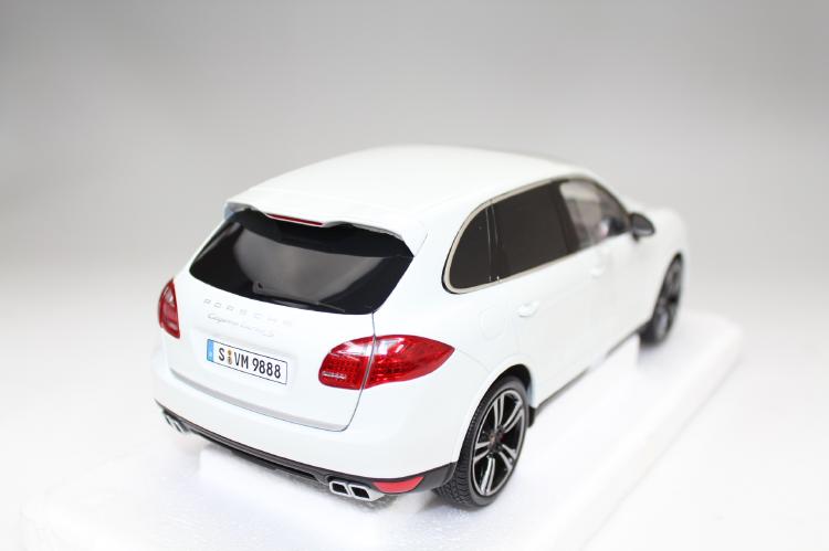 ギャラリービューアに画像をロードする, ポルシェ特注 Porsche カイエンターボ S 2012 ホワイト /Minichampsミニチャンプス 1/18 ミニカー